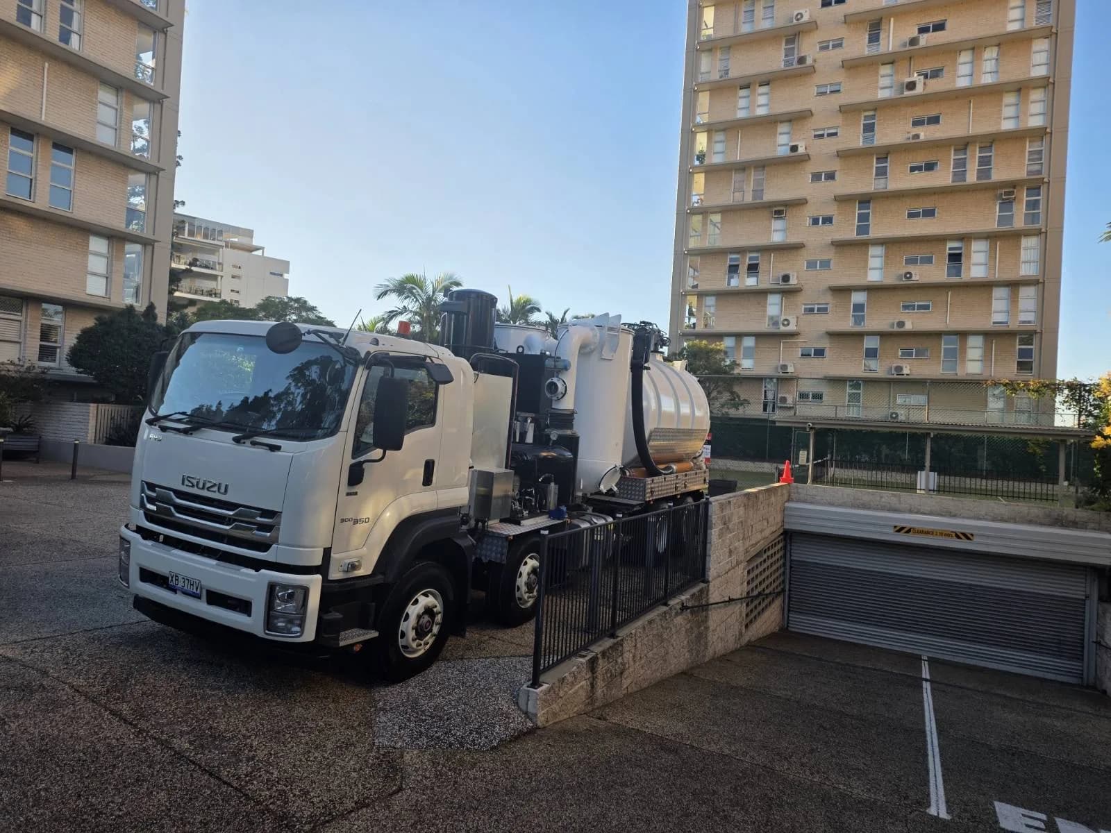 VACIT XB 37HV Isuzu vacuum excavation truck at a worksite